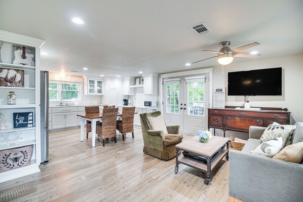 Spiro Vacation Rental | 2BR | 1BA | 3 Steps to Enter | 1,000 Sq Ft