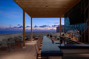 Rooftop Pool with Loungers & Bar