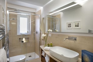 Autumn, Bathroom, Spring, Summer, Winter