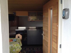 Cabinetry, Gebäude, Holz, Countertop, Küche, Fussboden, Haus, Flooring, Hartholz, Sinken