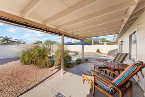 Our common area is a versatile space designed for shared activities and leisure. 
