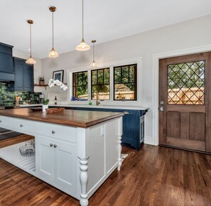 Kitchen (1)