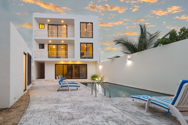 Swimming pool