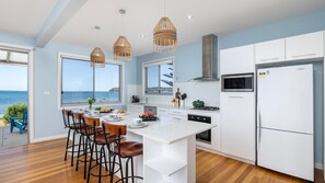 Foreshore Bliss | Absolute Waterfront | Chefs Kitchen