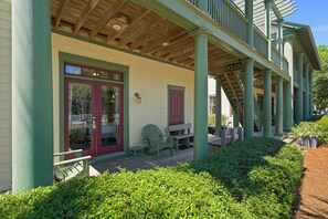 GREAT PORCHES UP AND DOWN