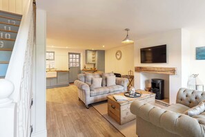 The Old Smokey, Seahouses - Host & Stay