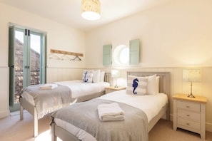 The Old Smokey, Seahouses - Host & Stay