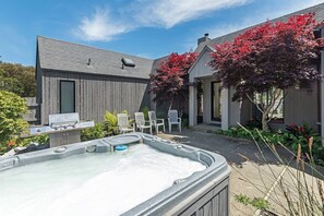 Outdoor hot tub