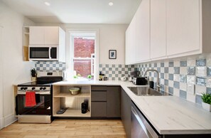 Fully equipped kitchen