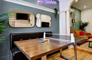 Ping-pong kit to play on the dining table