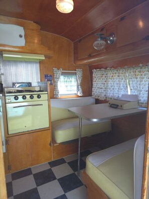0766b8de-92a1-4bd3-8967-38bd219fdb39