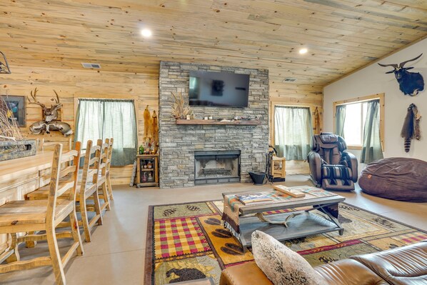 Fedora Vacation Rental | 2BR | 2BA | 2,800 Sq Ft | 1 Step to Enter