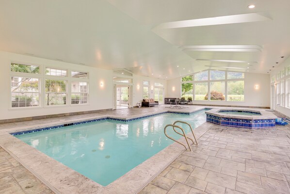 Arlington Vacation Rental | 4BR | 5.5BA | 7,950 Sq Ft | 2 Steps to Enter