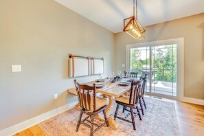 Dining Room | Dining Table