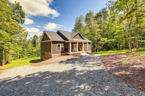 Home Exterior | Single-Story Home