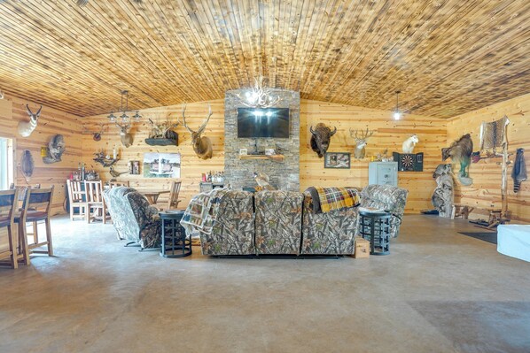 Fedora Vacation Rental | 3BR | 1.5BA | 3,000 Sq Ft | Step-Free Access