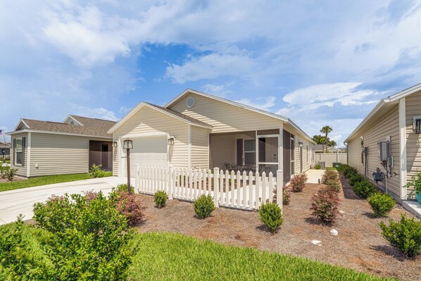 The Villages Vacation Rental | 2BR | 2BA | 1 Step to Enter | 1,227 Sq Ft