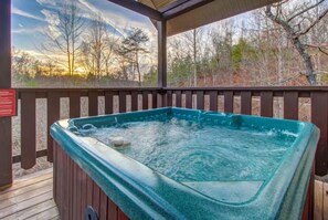 Private Hot tub open 24/7