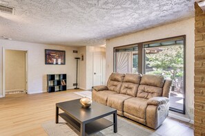 Living Room | Fireplace