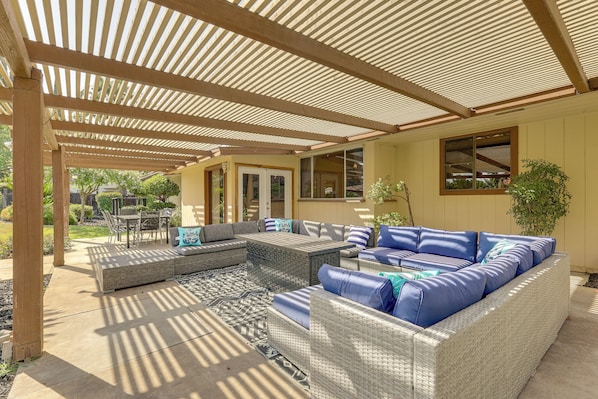 Fresno Vacation Rental | 3BR | 3BA | 2,800 Sq Ft | 2 Steps Required