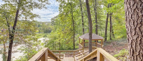 Mammoth Spring Vacation Rental | 4BR | 3BA | 2,828 Sq Ft | Stairs to Enter