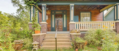 Birmingham Vacation Rental | 3BR | 2BA | Steps to Enter | 2,000 Sq Ft