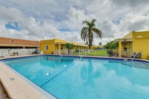 Monterey Resort | Community Pool