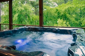 Outdoor spa tub