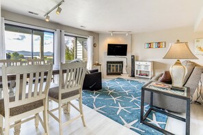 Living Room | Free WiFi | Central A/C & Heating