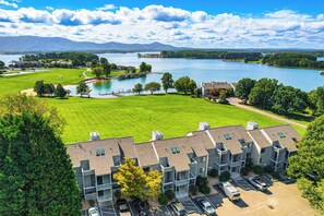 Bernard's Landing | Community Amenities | Pools | Courtesy Docks