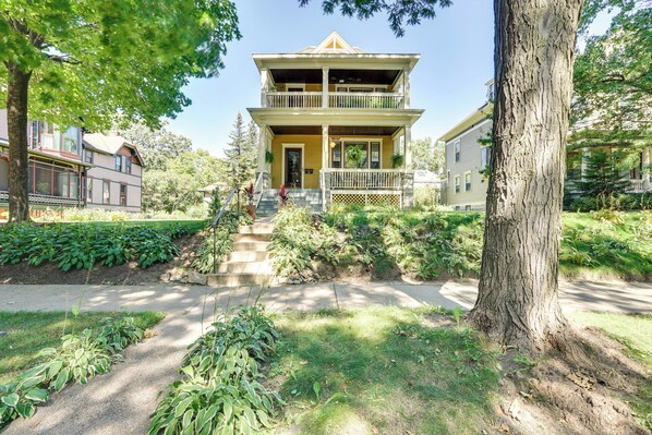 St Paul Vacation Rental | 2BR | 1BA | Stairs Required | 1,000 Sq Ft