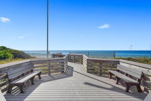 Sandy Daze - Adorable Pet-Friendly 30A Vacation Rental House with Guest House and Hot Tub in Santa Rosa Beach, Florida - Bliss Beach Rentals