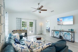 Sandy Daze - Adorable Pet-Friendly 30A Vacation Rental House with Guest House and Hot Tub in Santa Rosa Beach, Florida - Bliss Beach Rentals