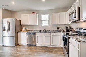 Kitchen | Central Air Conditioning/Heat