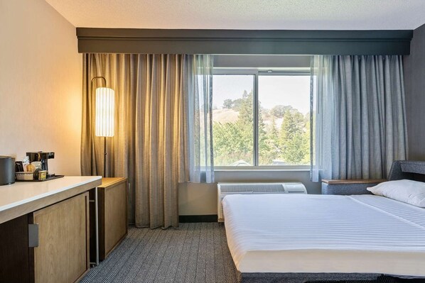 King-sized bed! Exact unit will be assigned upon arrival. Views, colors and decor may vary.