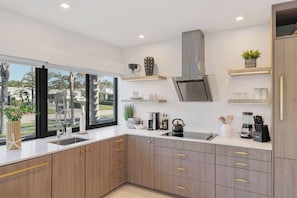 This kitchen is fully stocked and optimized, with every space carefully designed to ensure practicality and style.