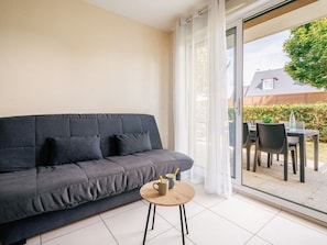 Möbel, Couch, Interior Design, Holz, Rechteck, Wohnzimmer, Flooring, Fussboden, Pflanze, Komfort