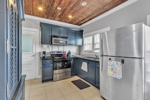 "Indoors","Kitchen","Refrigerator","Microwave","Oven"