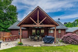 Gorgeous and peaceful entertainment patio and privacy fenced backyard