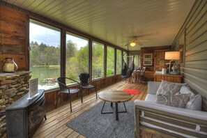 Outdoor sunroom area that makes for the perfect outdoor living space 