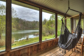 Outdoor sunroom area that makes for the perfect outdoor living space 