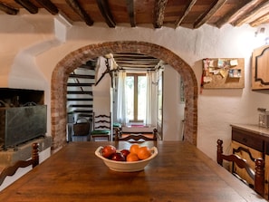 Meubles, Design Intérieur, Mur, Bois, Sol, Plafond, Table, Chaise, Table Cuisine Et Salle A Manger, Salle À Manger