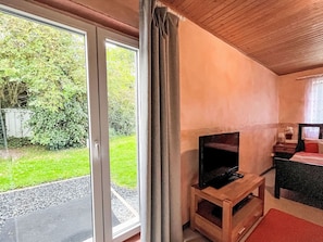 Plant, Building, Wood, Interior Design, Window, Shade, House, Comfort, Tree, Wood Stain