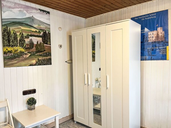 Propriété, Plante, Bois, Design Intérieur, Table, Bùtiment, Mur, Sol, Sol, Maison