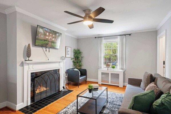 Charming Townhouse Retreat by Cozysuites