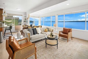 Relax here with unbeatable water view