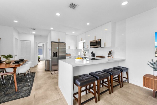Dining table for 4, with 4 additional counter stools at the counter