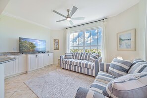 DN905 - The family room is equipped with a TV and offers a stunning Gulf view!