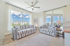 DN905 - The family room is equipped with a TV and offers a stunning Gulf view!