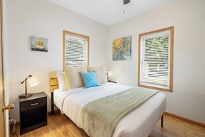 Bedroom 1 - Main Floor Queen